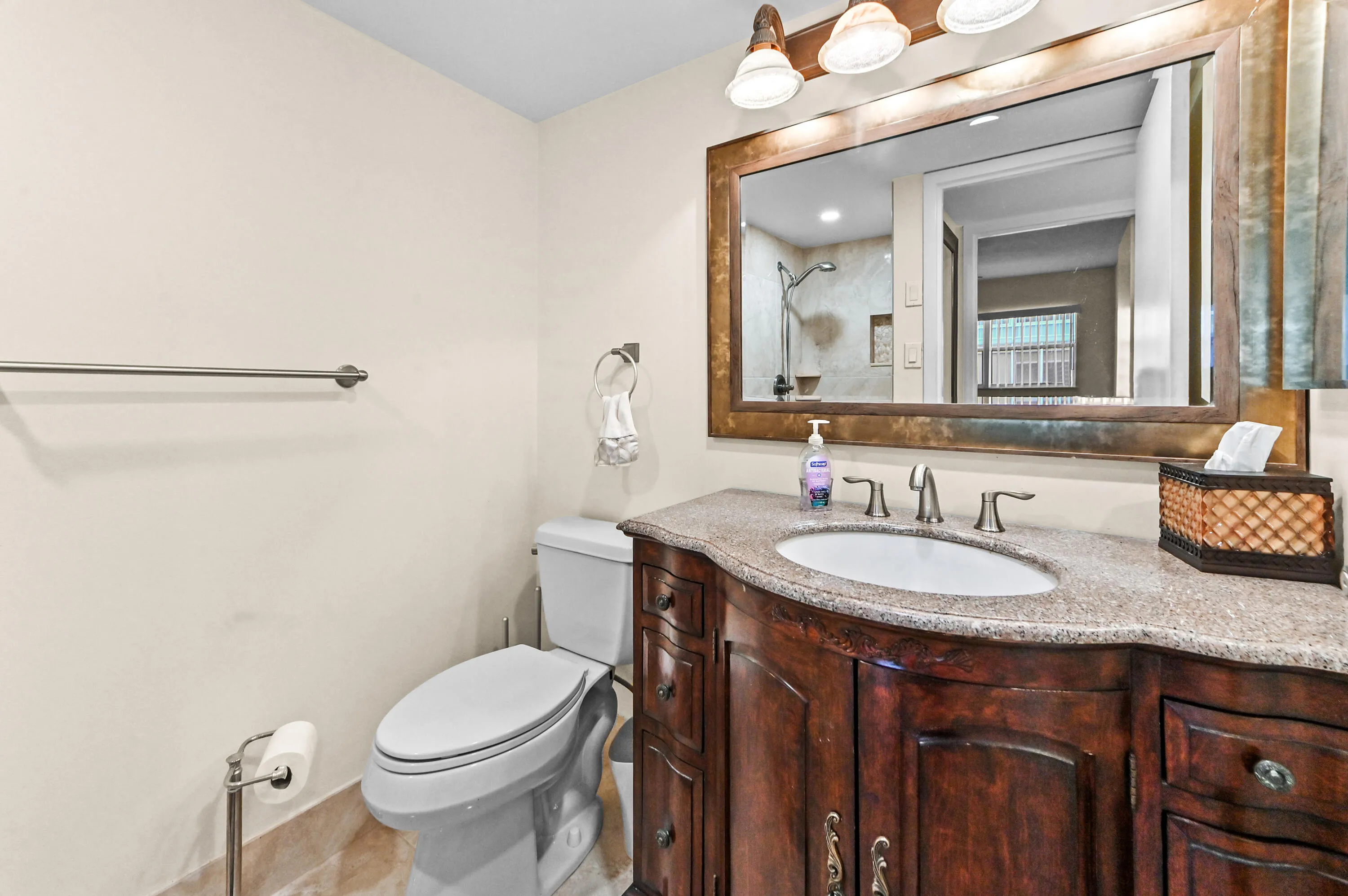 16 Bathroom 01