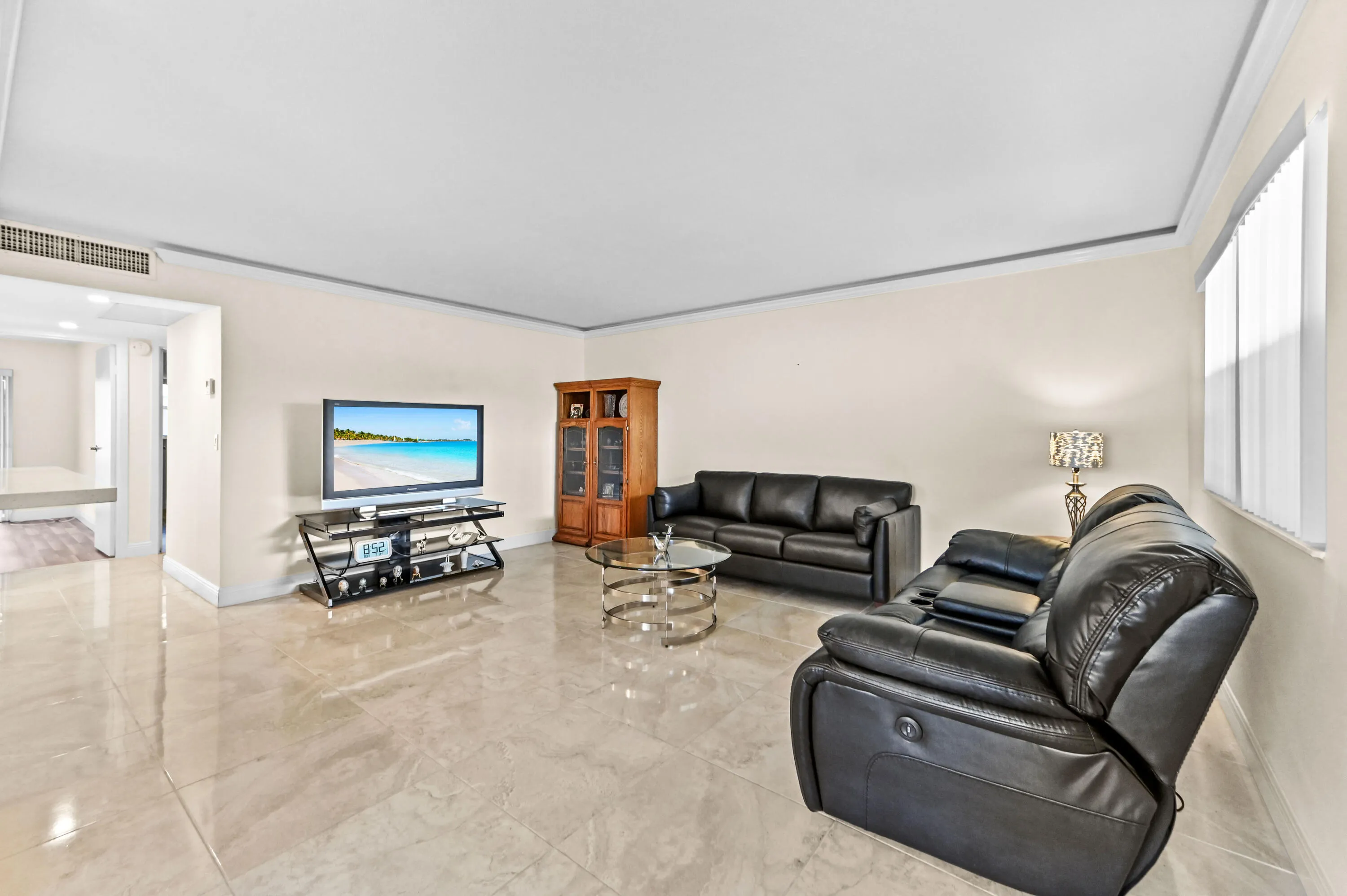 06 Living room 01