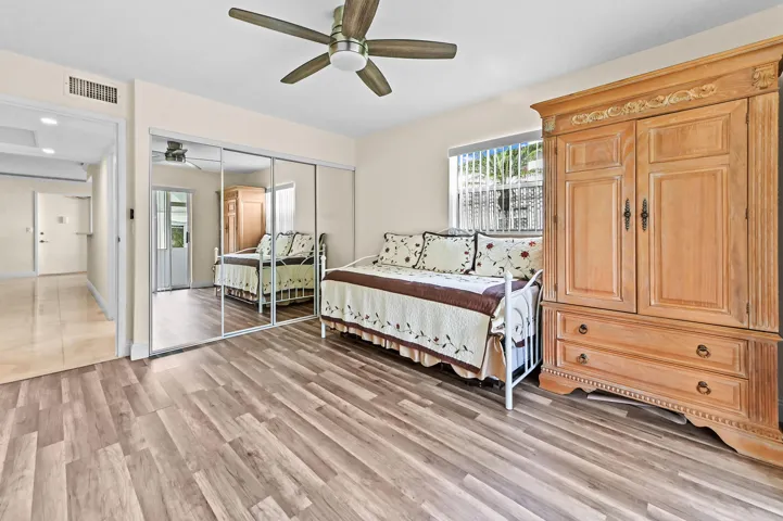 20 Bedroom 04