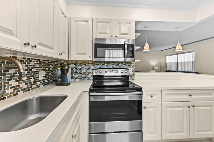 12 Kitchen 03