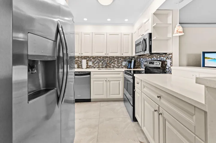 10 Kitchen 01