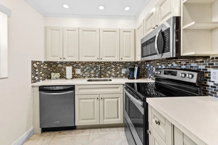13 Kitchen 04