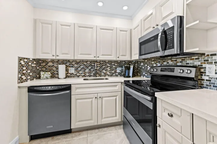 11 Kitchen 02