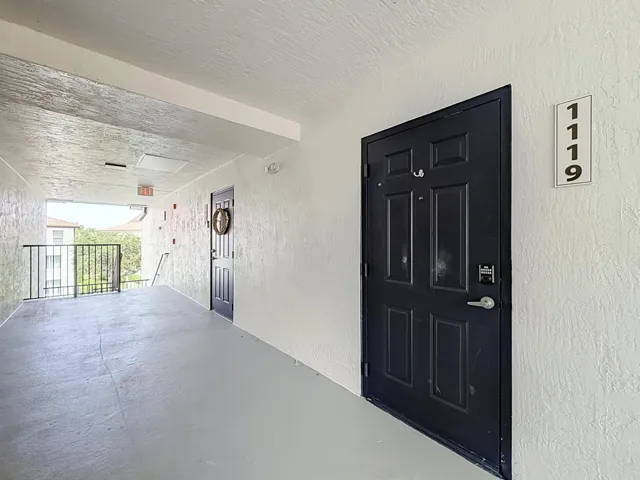 1119 Villa Circle-12