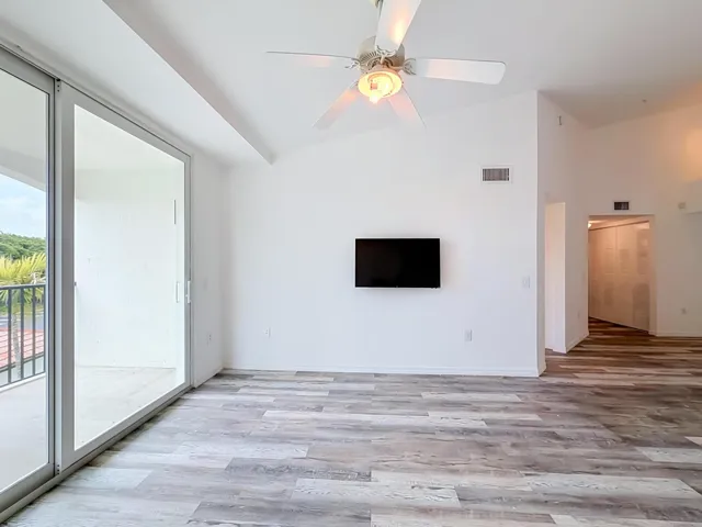 1119 Villa Circle-31