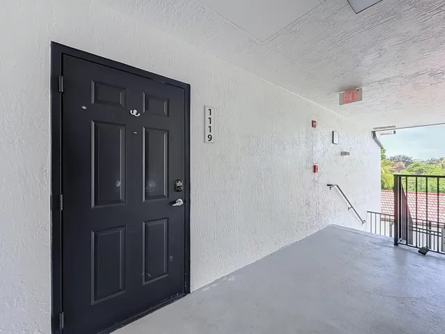 1119 Villa Circle-13