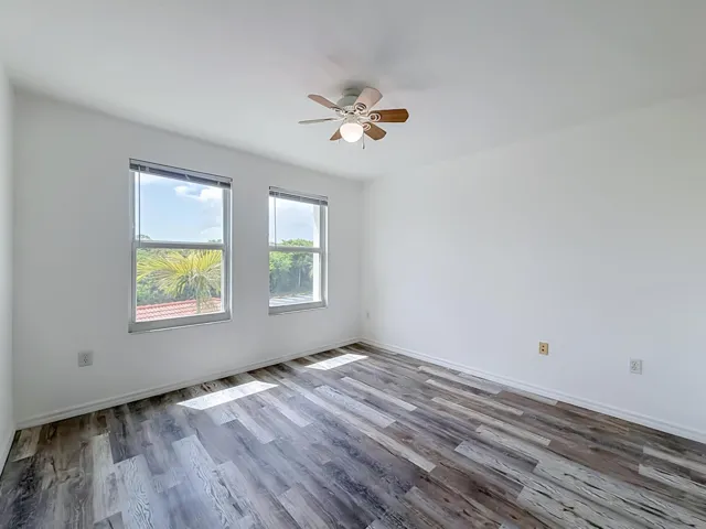 1119 Villa Circle-39