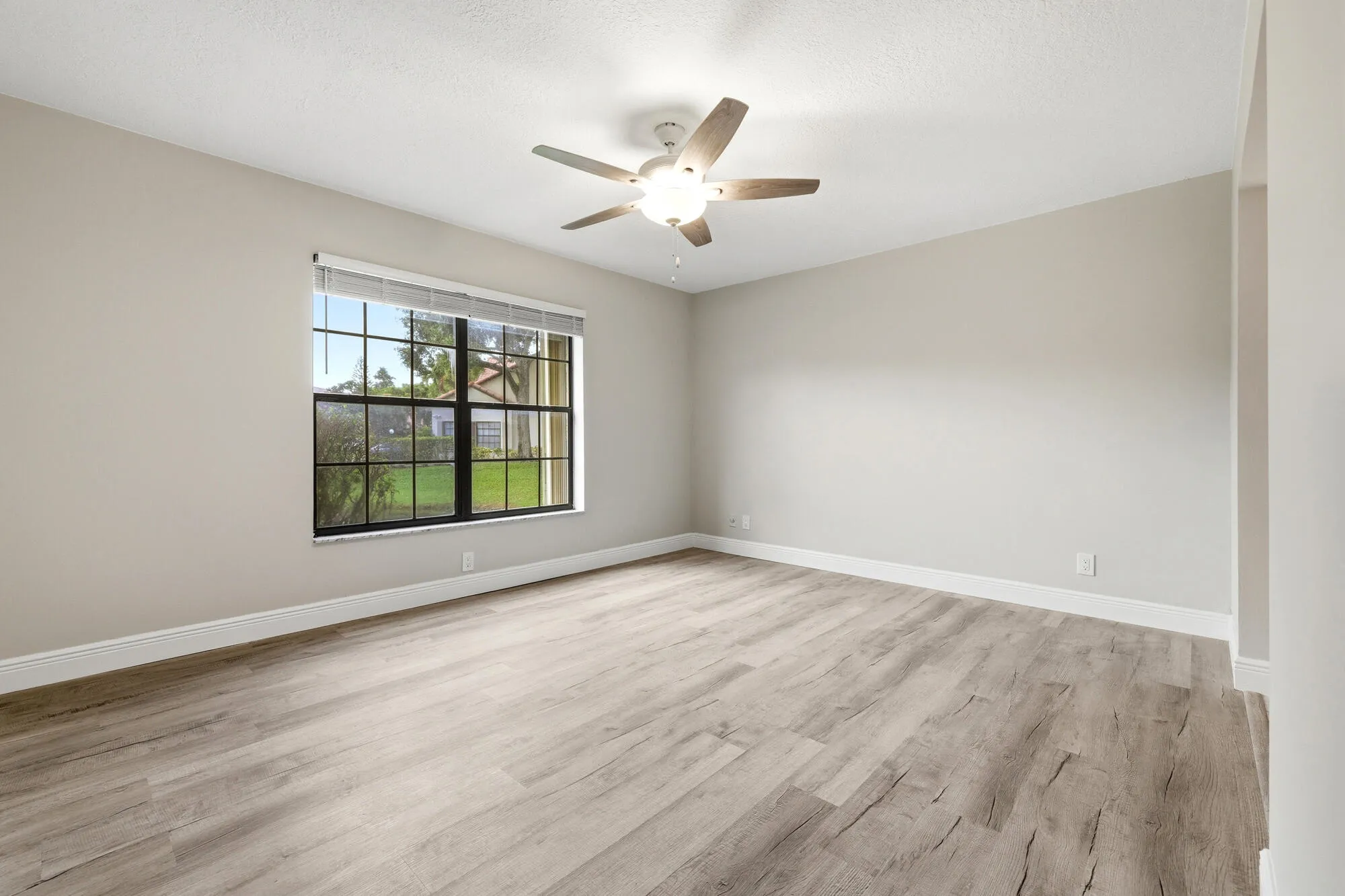 primary suite with water view