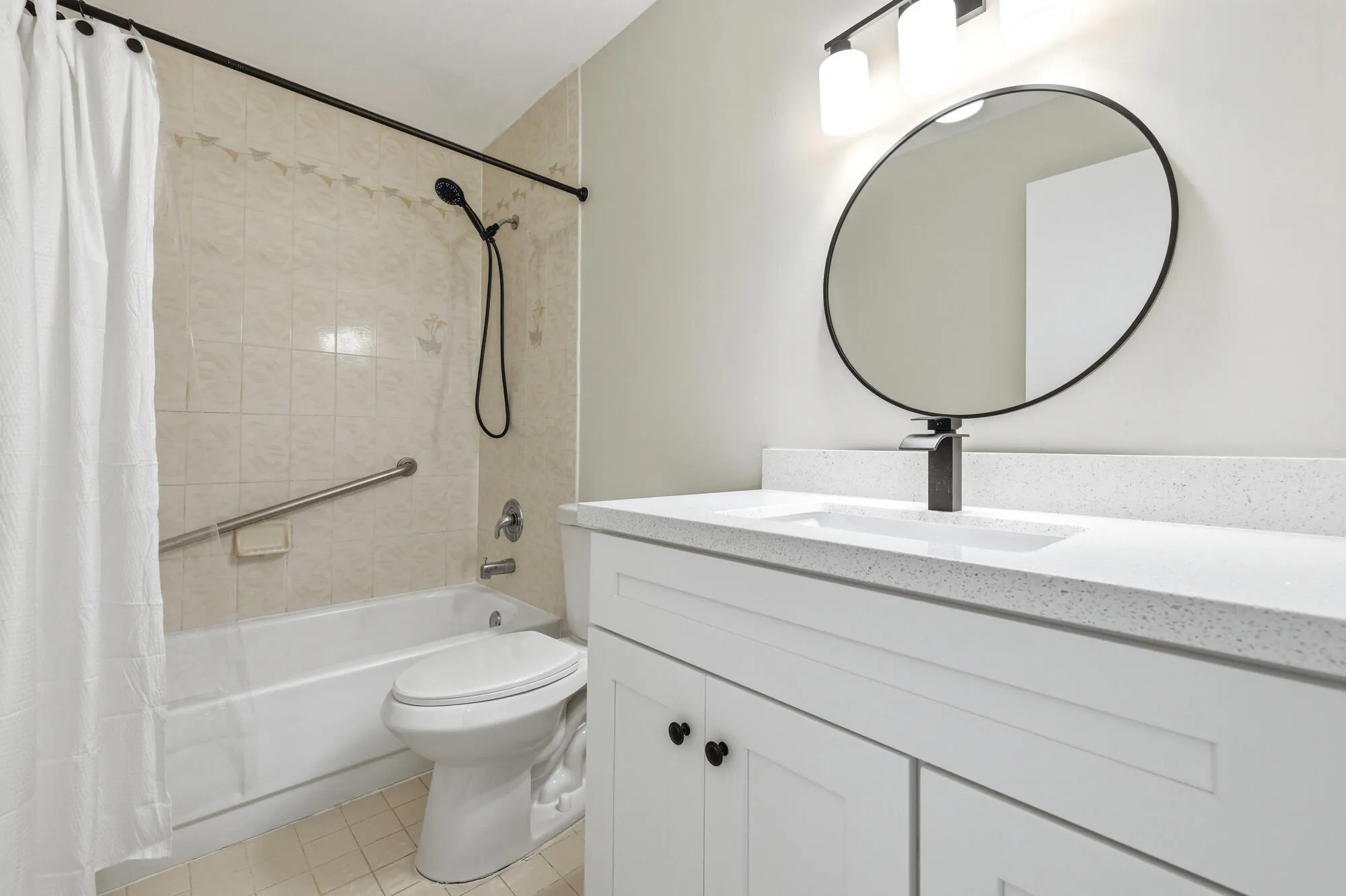 2nd bathroom/guest bathroom