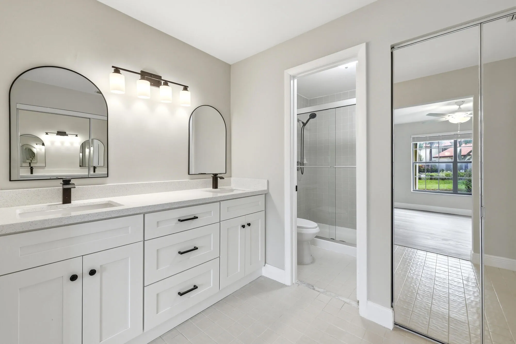 primary bathroom, double sinks, separate shower