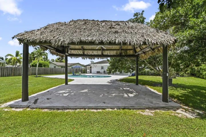 31 Patio 02