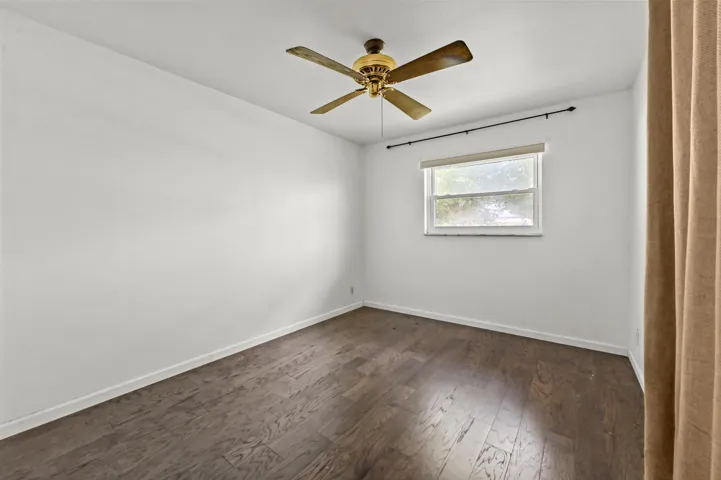 19 Bedroom 01