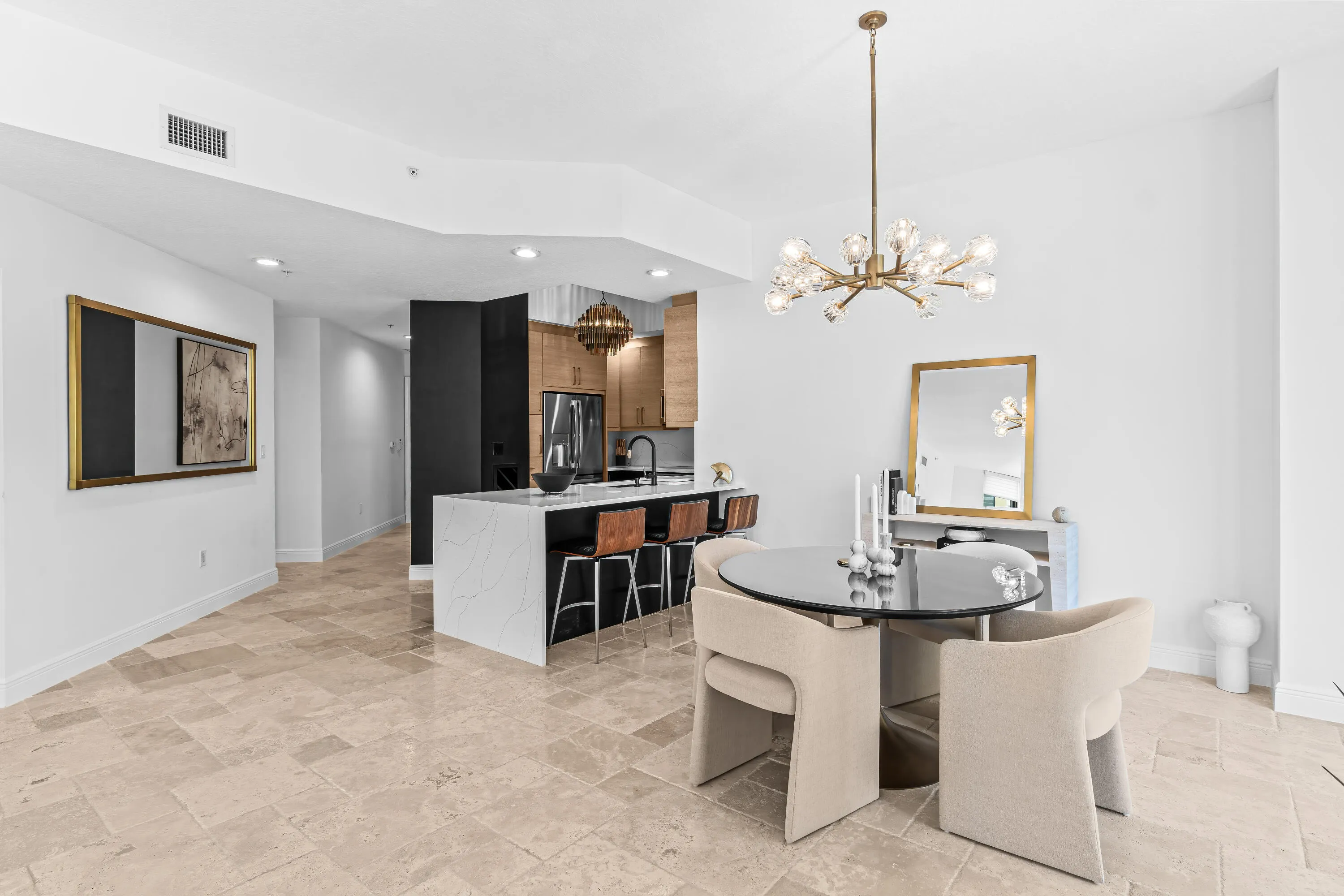 Large Island Counter & Bar