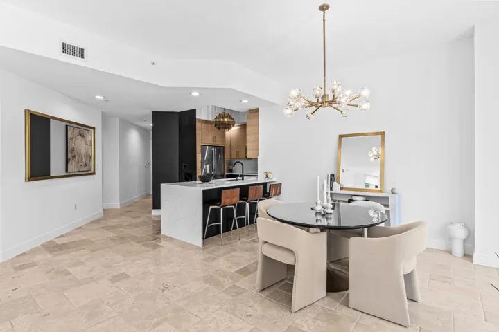 Large Island Counter & Bar