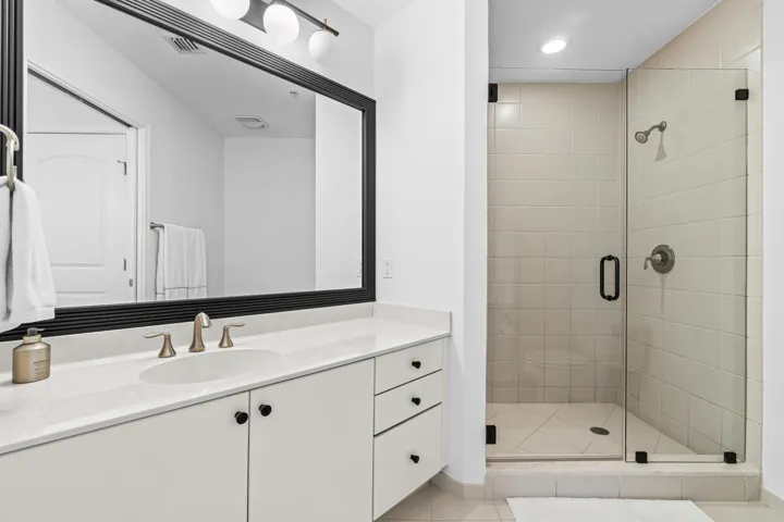 Guest 2nd Full Bathroom ensuite