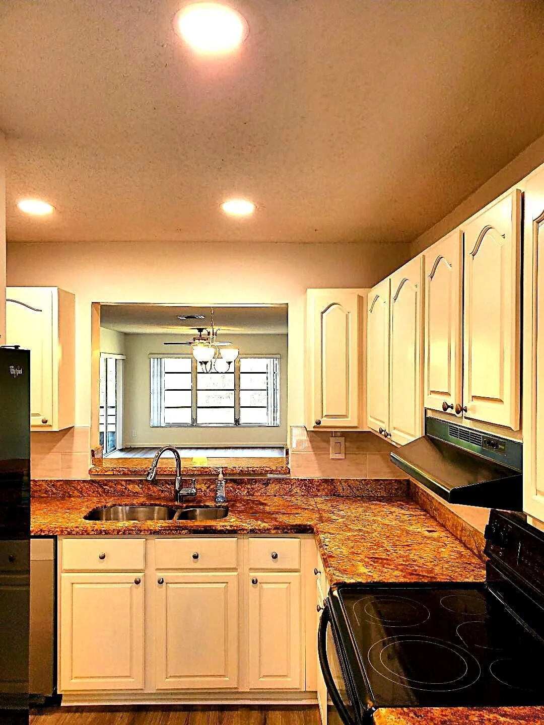 Open Kitchen with Breakfast Nook
