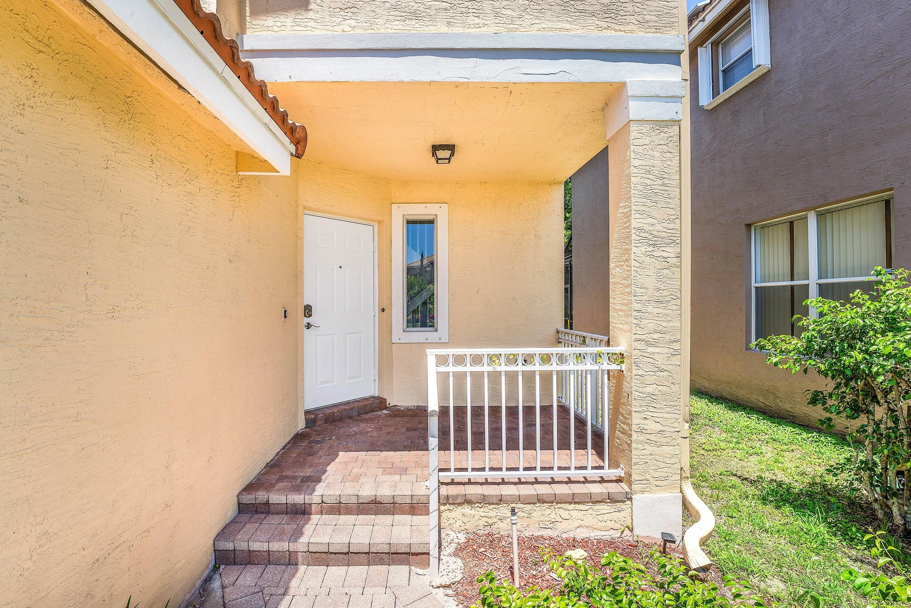 004-5477QueenshipCourt-Greenacres-FL-334