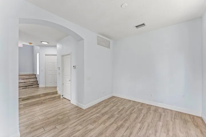 007-5477QueenshipCourt-Greenacres-FL-334