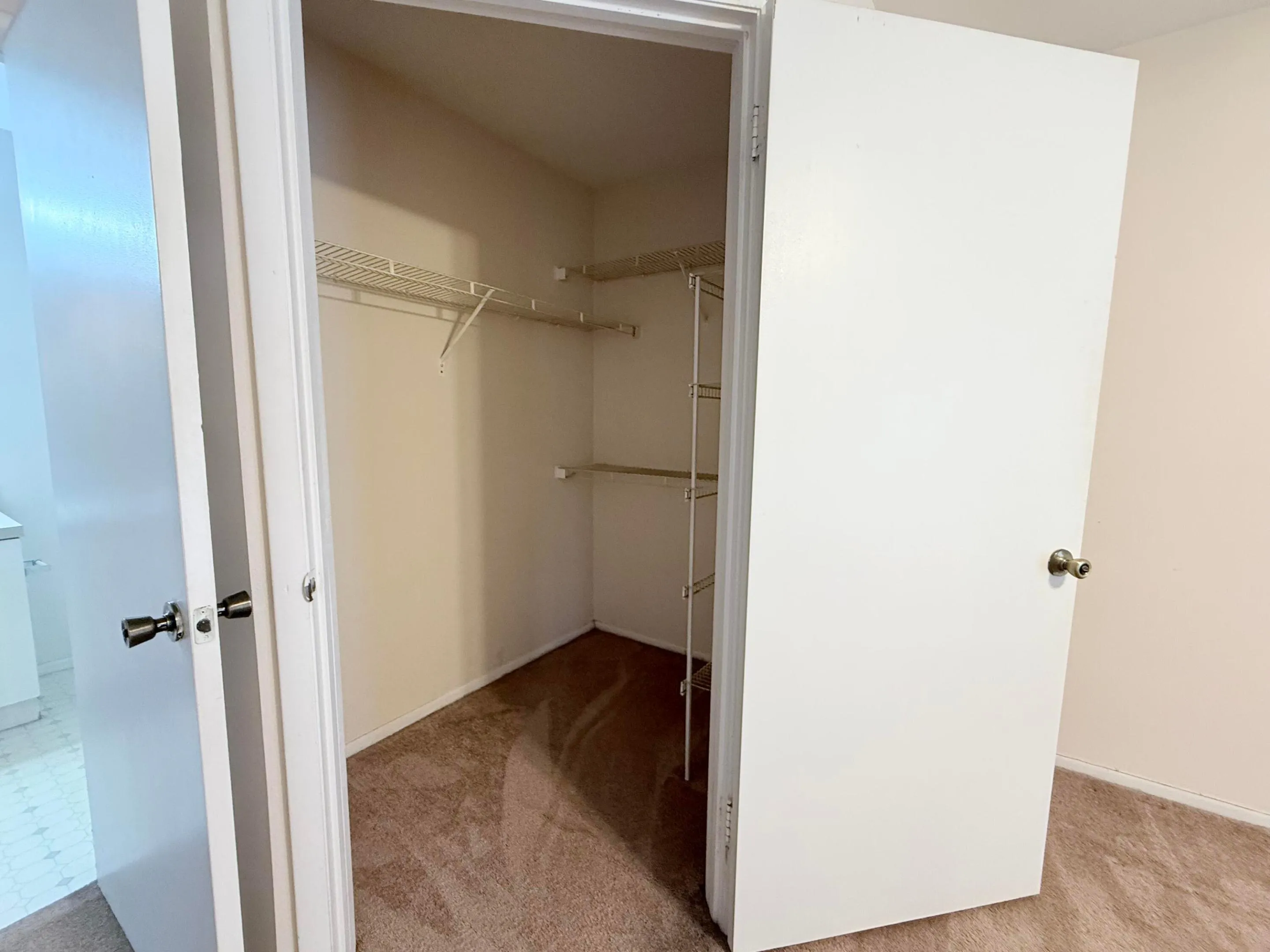 closet-H