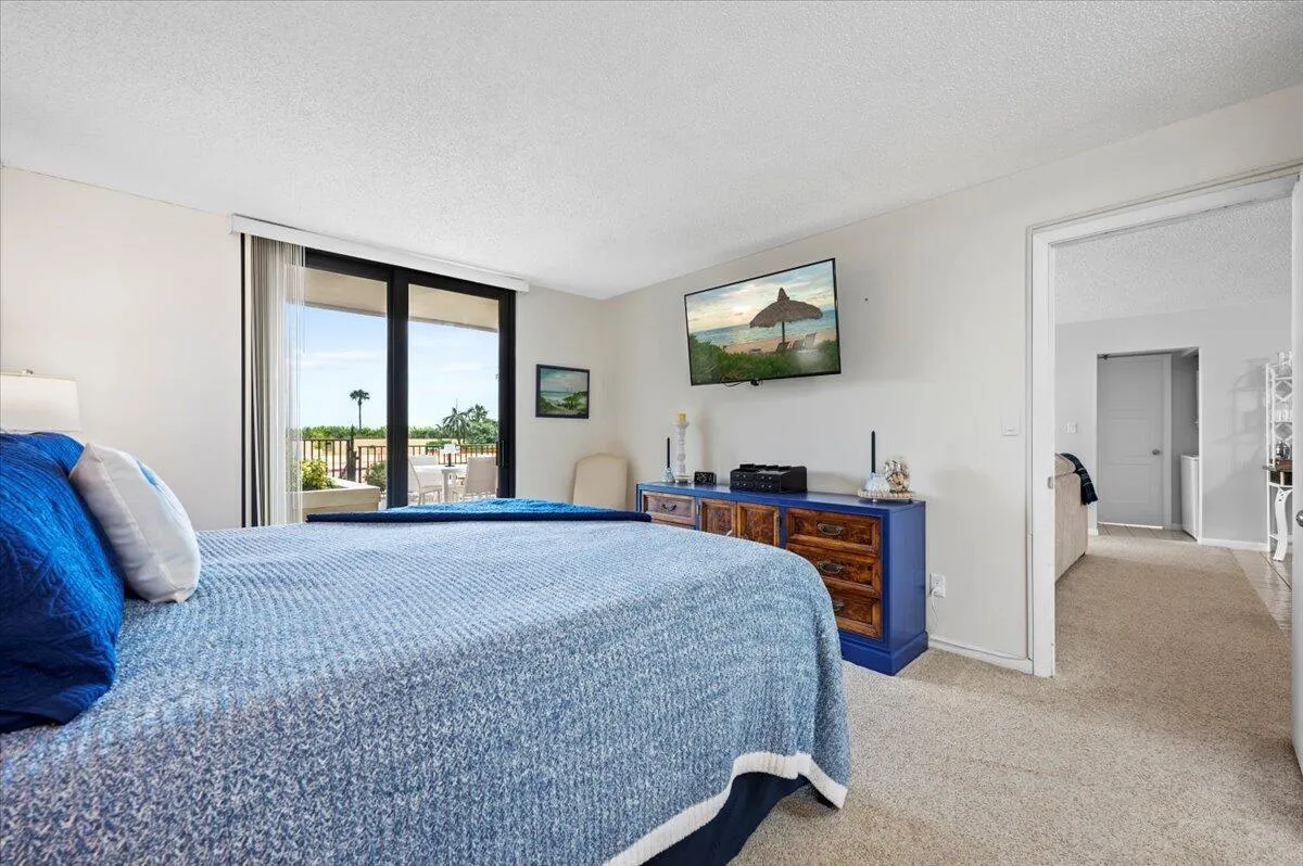 ry Bedroom with King Bed