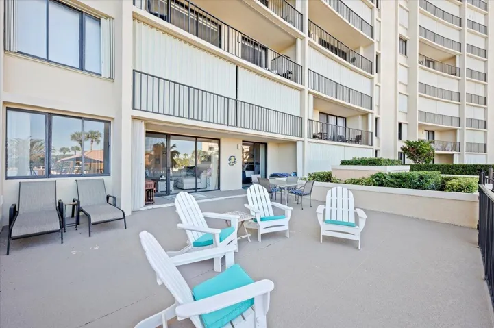 Private Terrace Great for entertaining