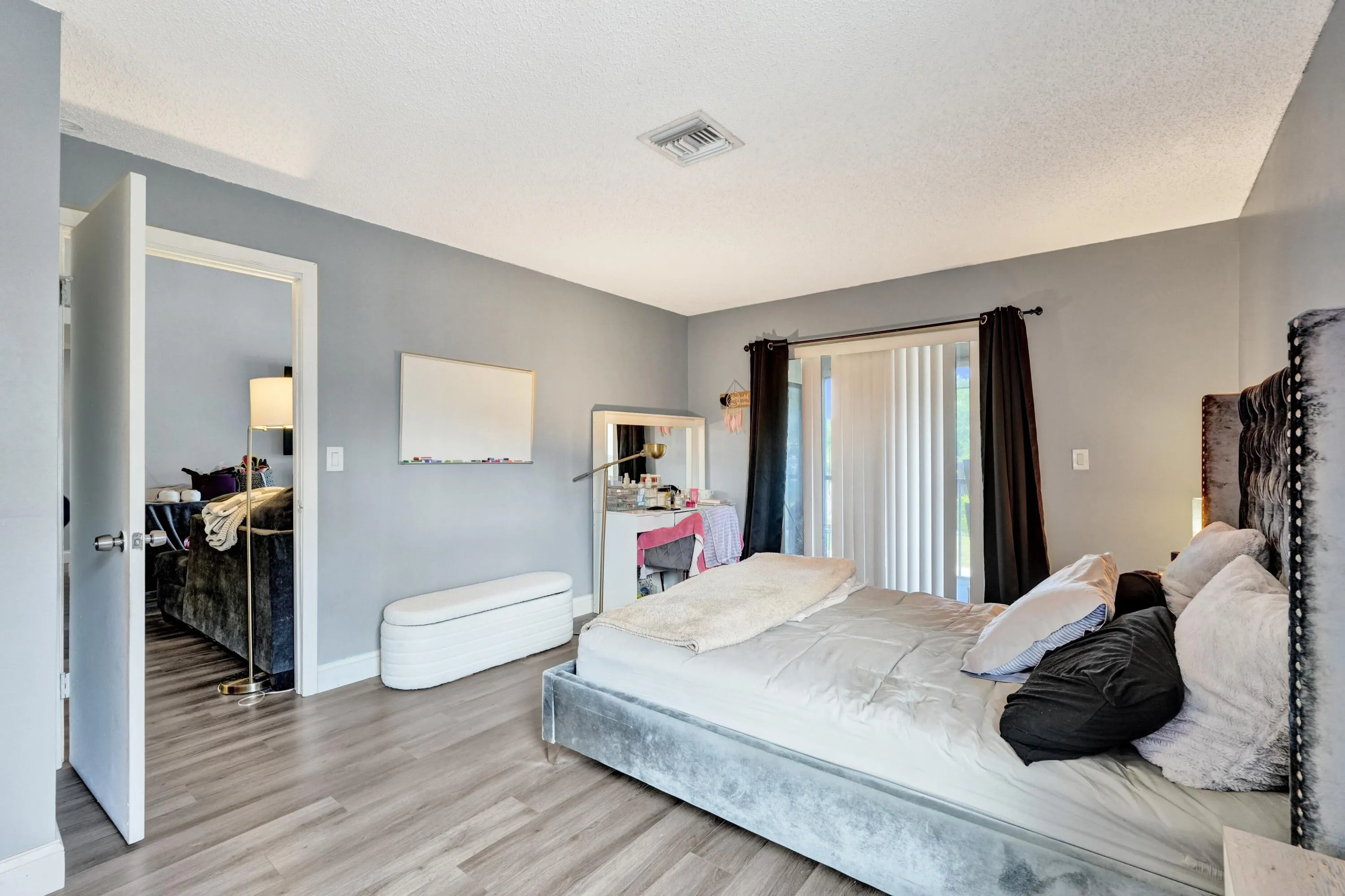 Primary bed