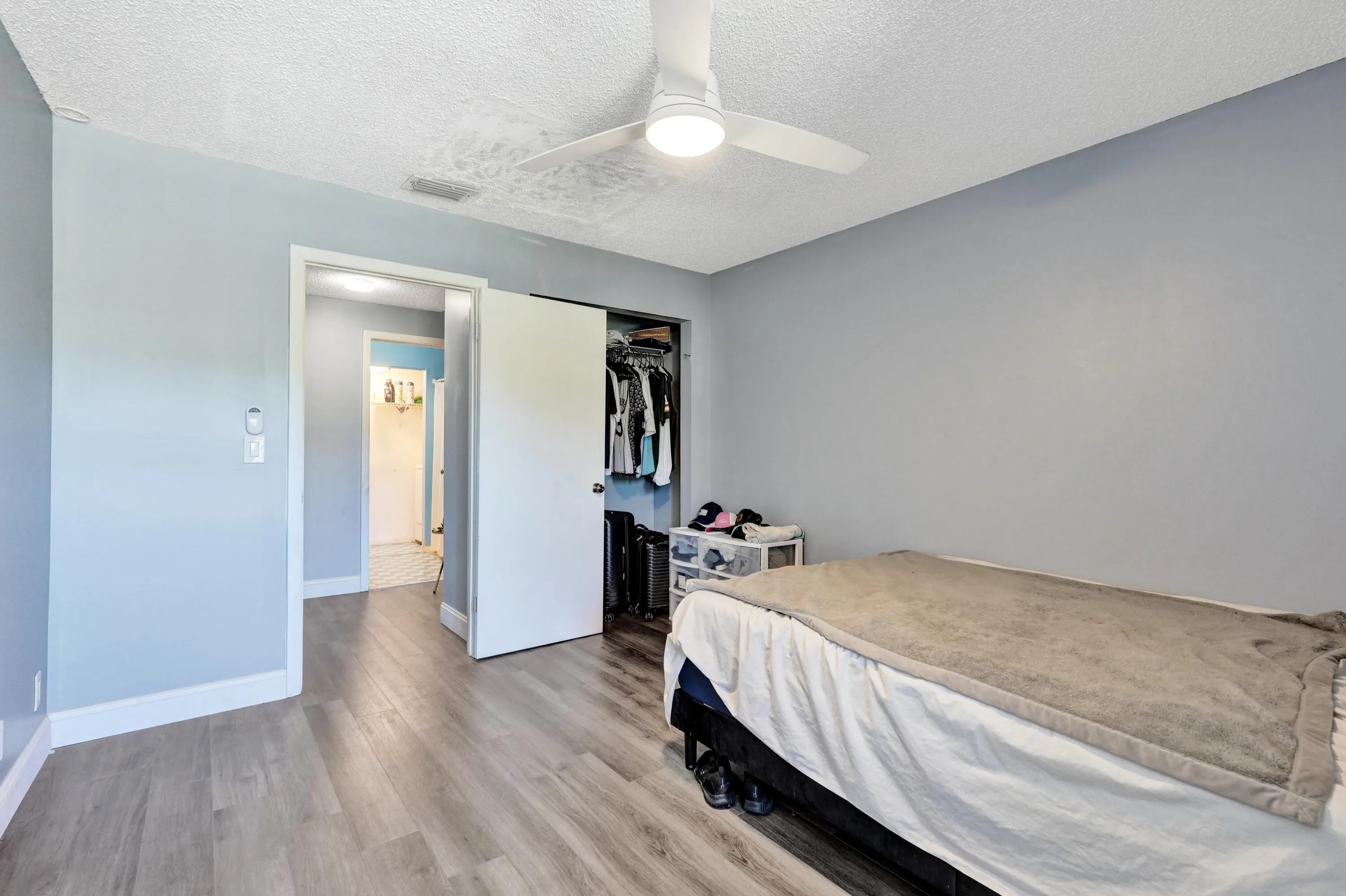 2nd bedroom