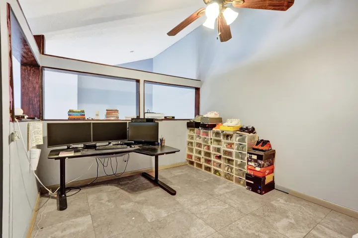 Loft/den