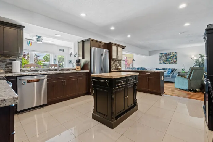 13-web-or-mls-4921-jackson-st
