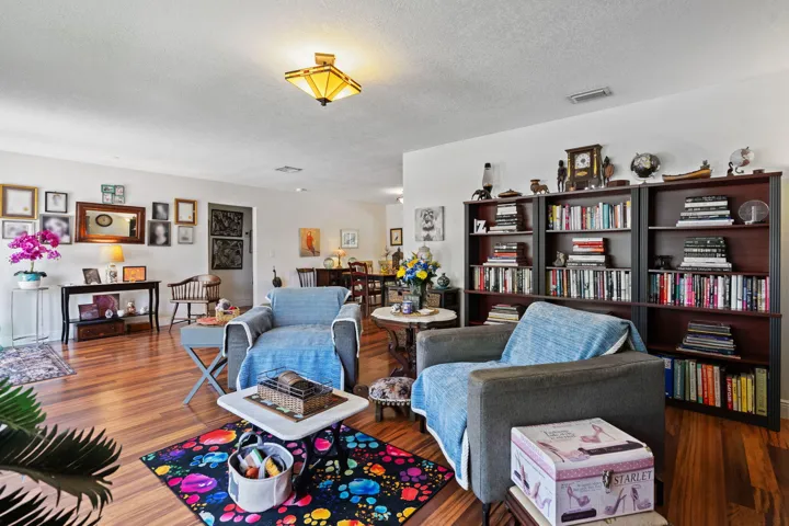 5-web-or-mls-4921-jackson-st