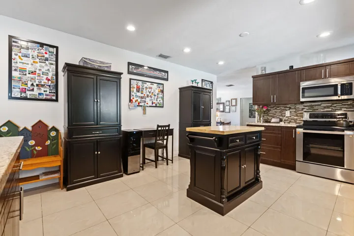 15-web-or-mls-4921-jackson-st