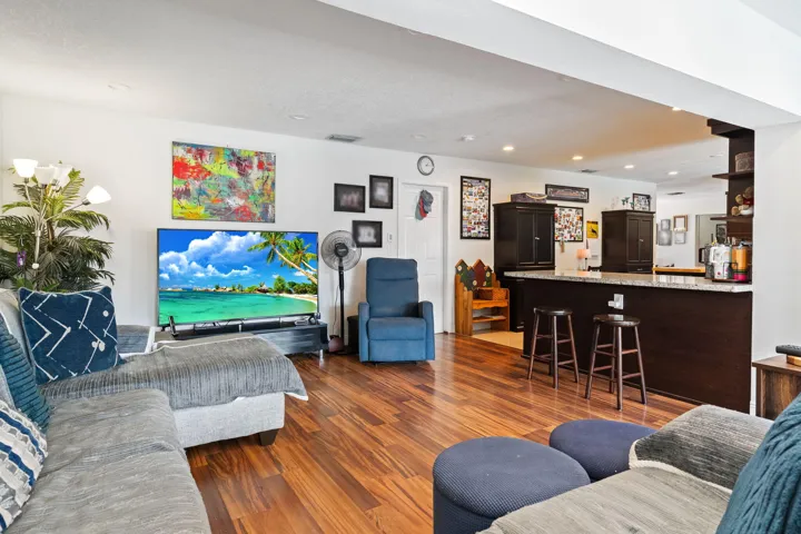 8-web-or-mls-4921-jackson-st