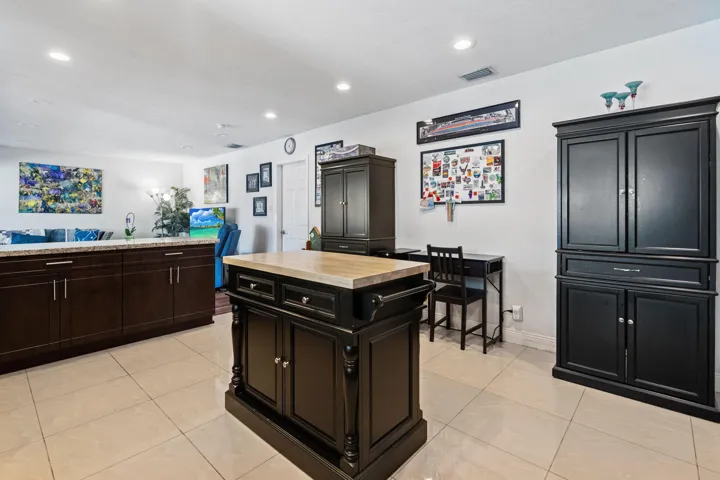 14-web-or-mls-4921-jackson-st