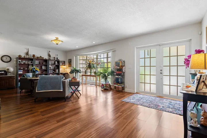 4-web-or-mls-4921-jackson-st