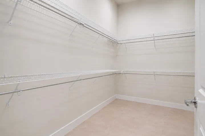 Walking Closet