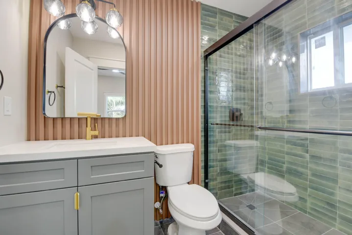 Full Bathroom in Downstairs Bedroom