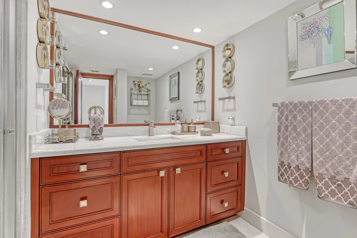 Guest Bathroom 21