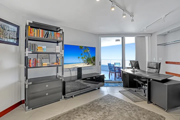 Office/bedroom