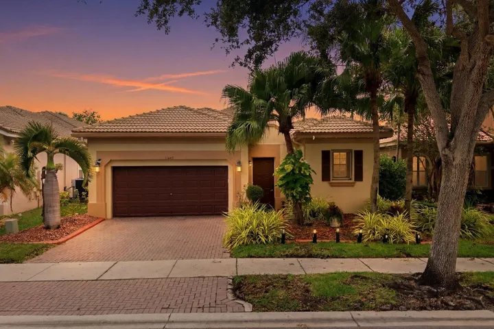 64-11645 NW 71st Place_twilight_064