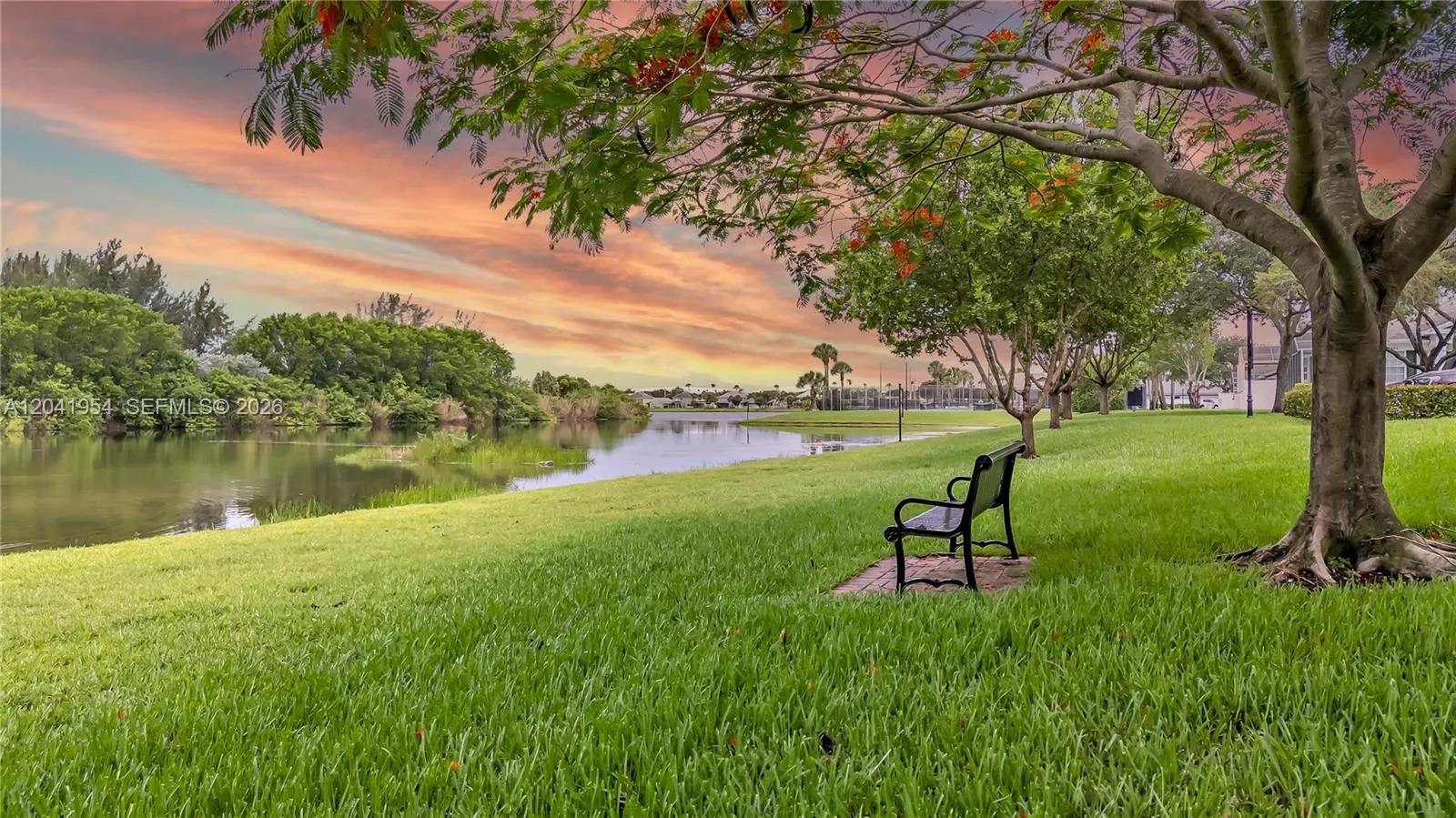 ENJOY THE BREATHTAKING SUNSET VIEWS!