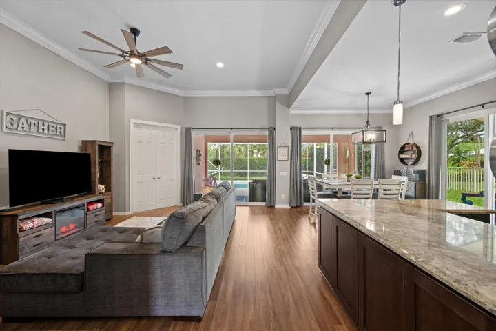 Living/Kitchen
