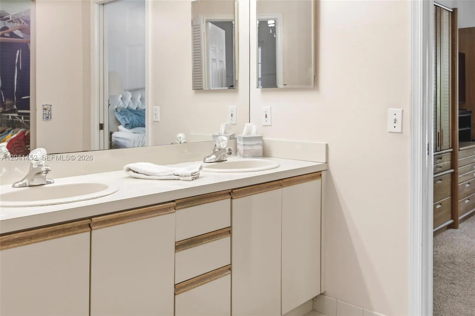 Primary Bath with Dual Sinks!