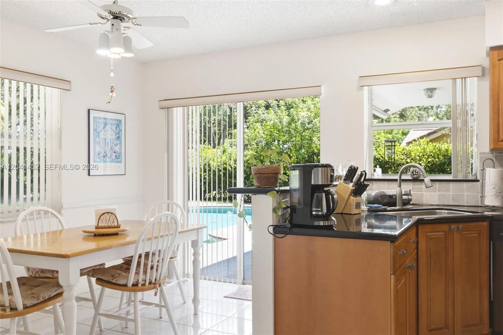 Good Morning room with breakfast bar seating!
