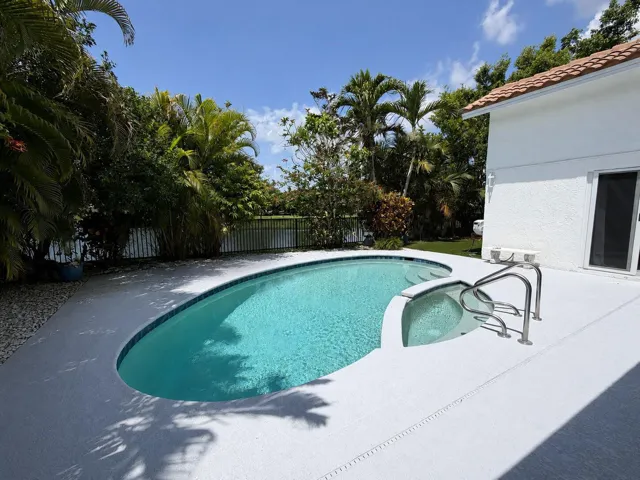 10562 Fenway pool