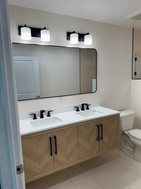 Double vanity/sinks, mirror/lighting/ flooring/fresh paint 2026.