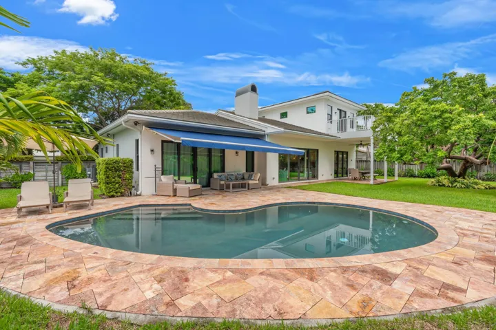 70-web-or-mls-Reshoot 1716 Middle River
