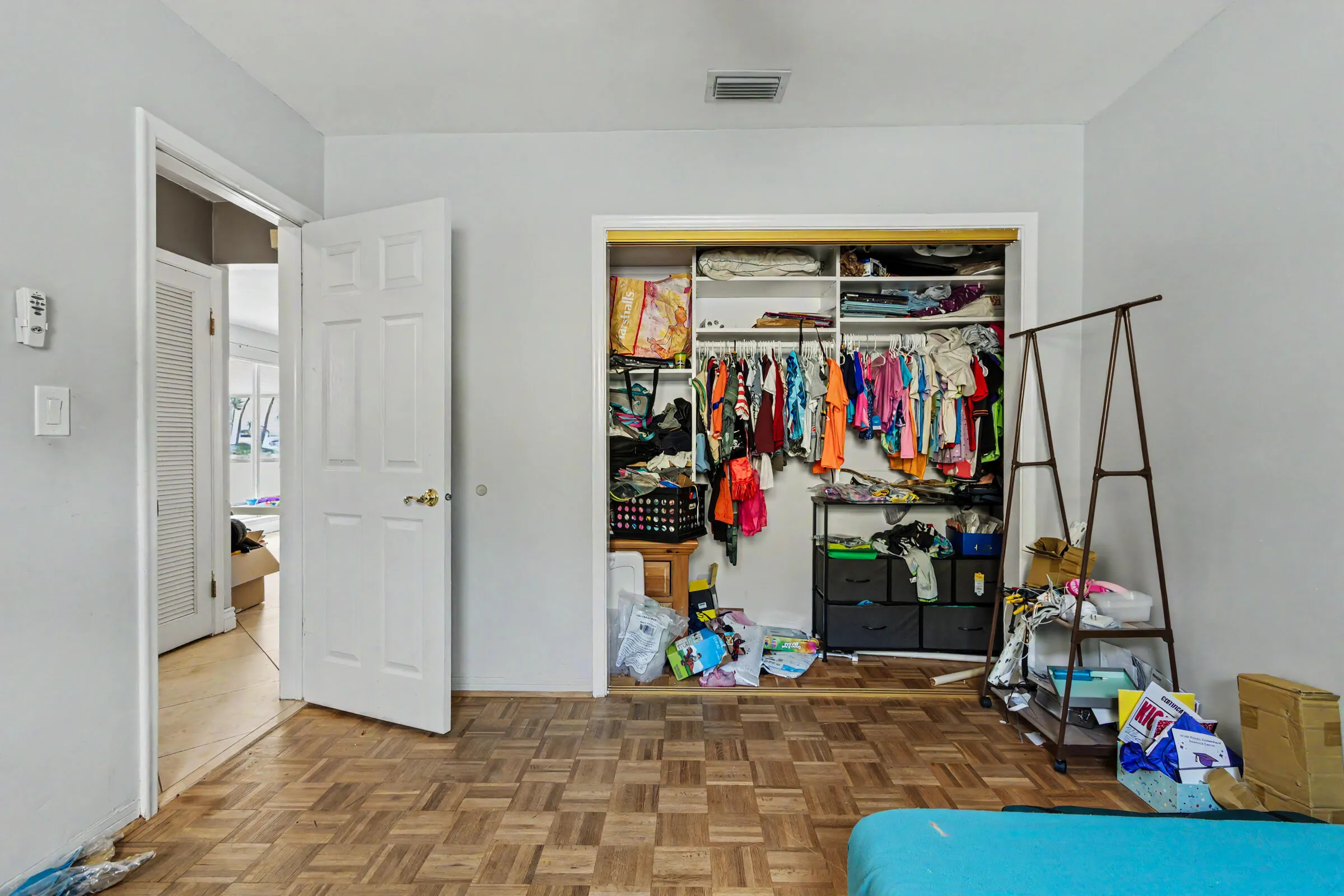Middle Bedroom