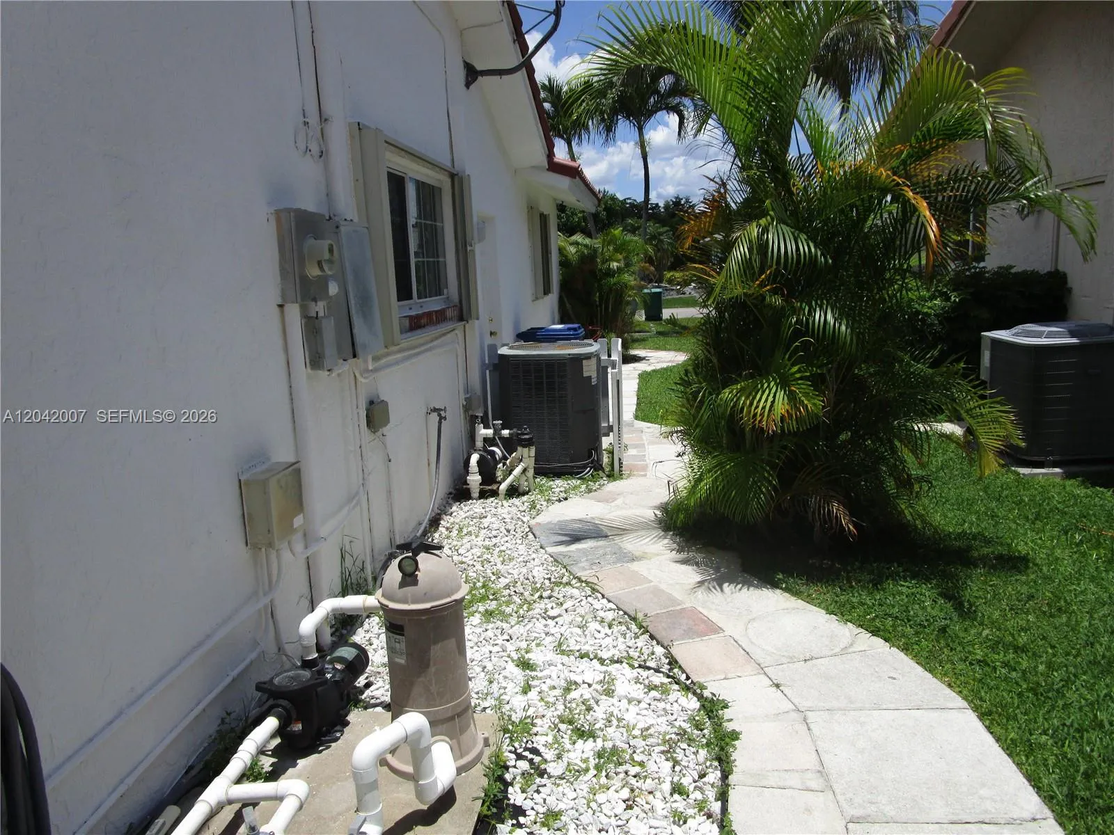 Photo 33