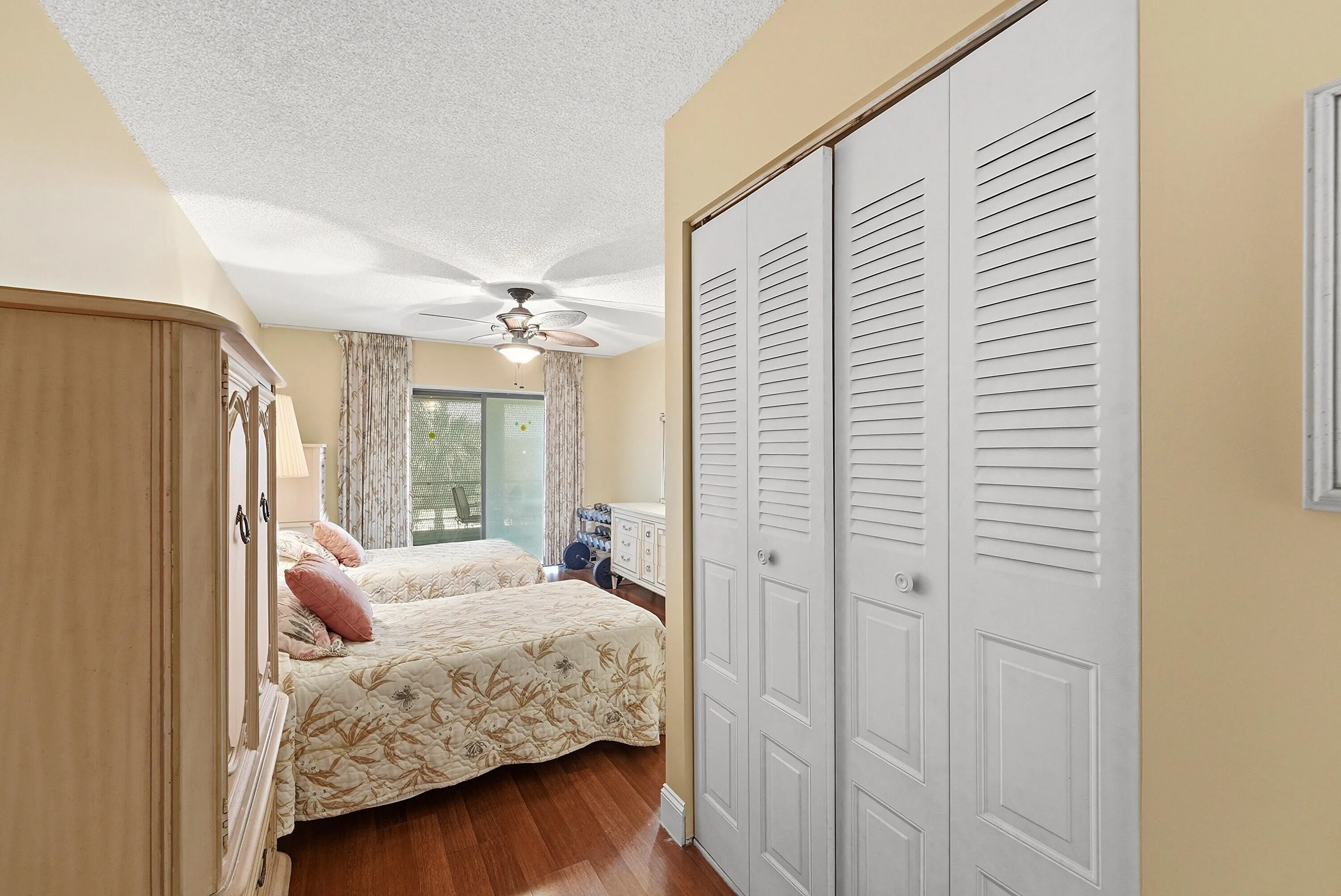 Second Bedroom Lg Closet