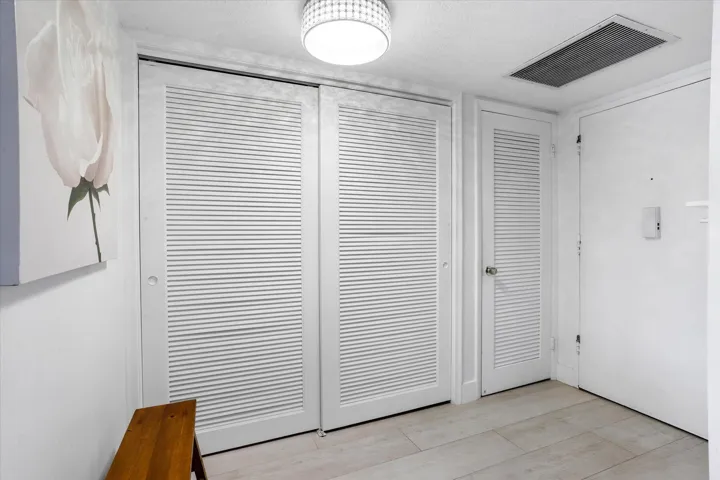Hall​​‌​​​​‌​​‌‌​‌‌​​​‌‌​‌​‌​‌​​​‌​​ Closets